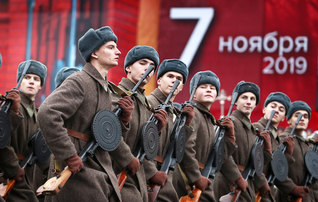 10 ноября 2019. Парад в Москве ноябрь 1941. Парад Победы 1941 года на красной площади в Москве. Парад на красной площади 7 ноября 2019. Парад 7 ноября 1941.