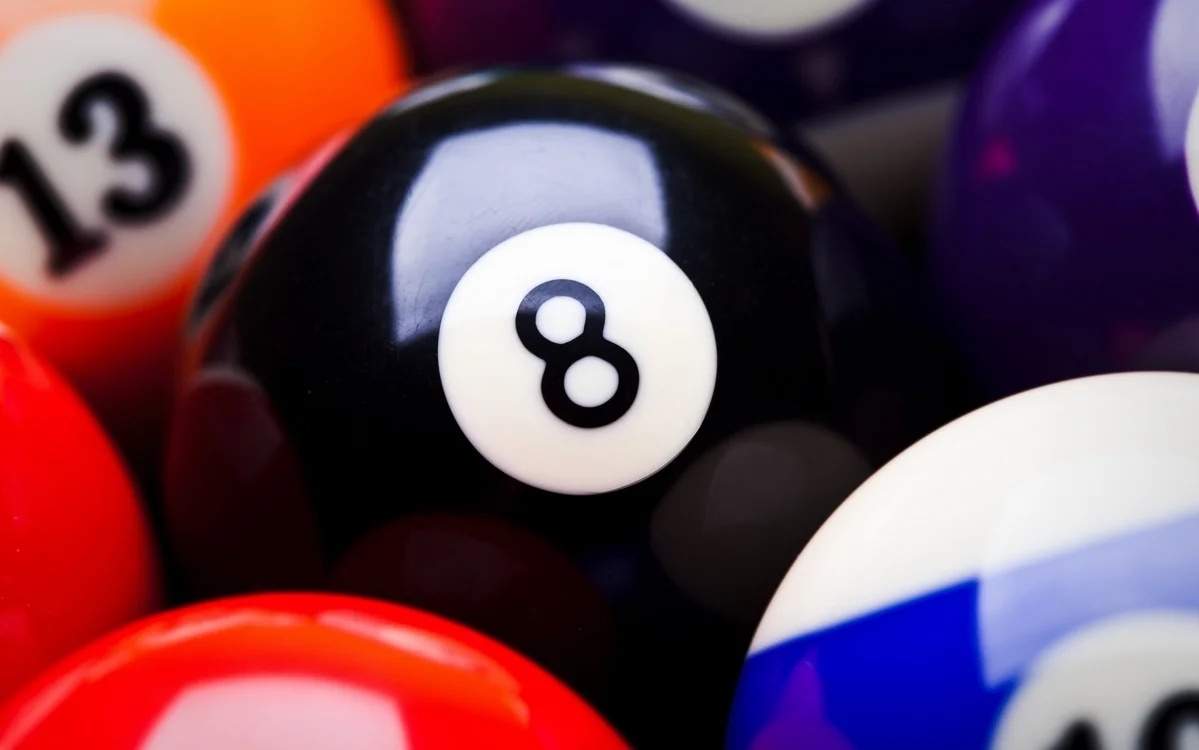 Шар № 8 в игре Американский пул «Восьмёрка» (Eight ball, 8-ball)